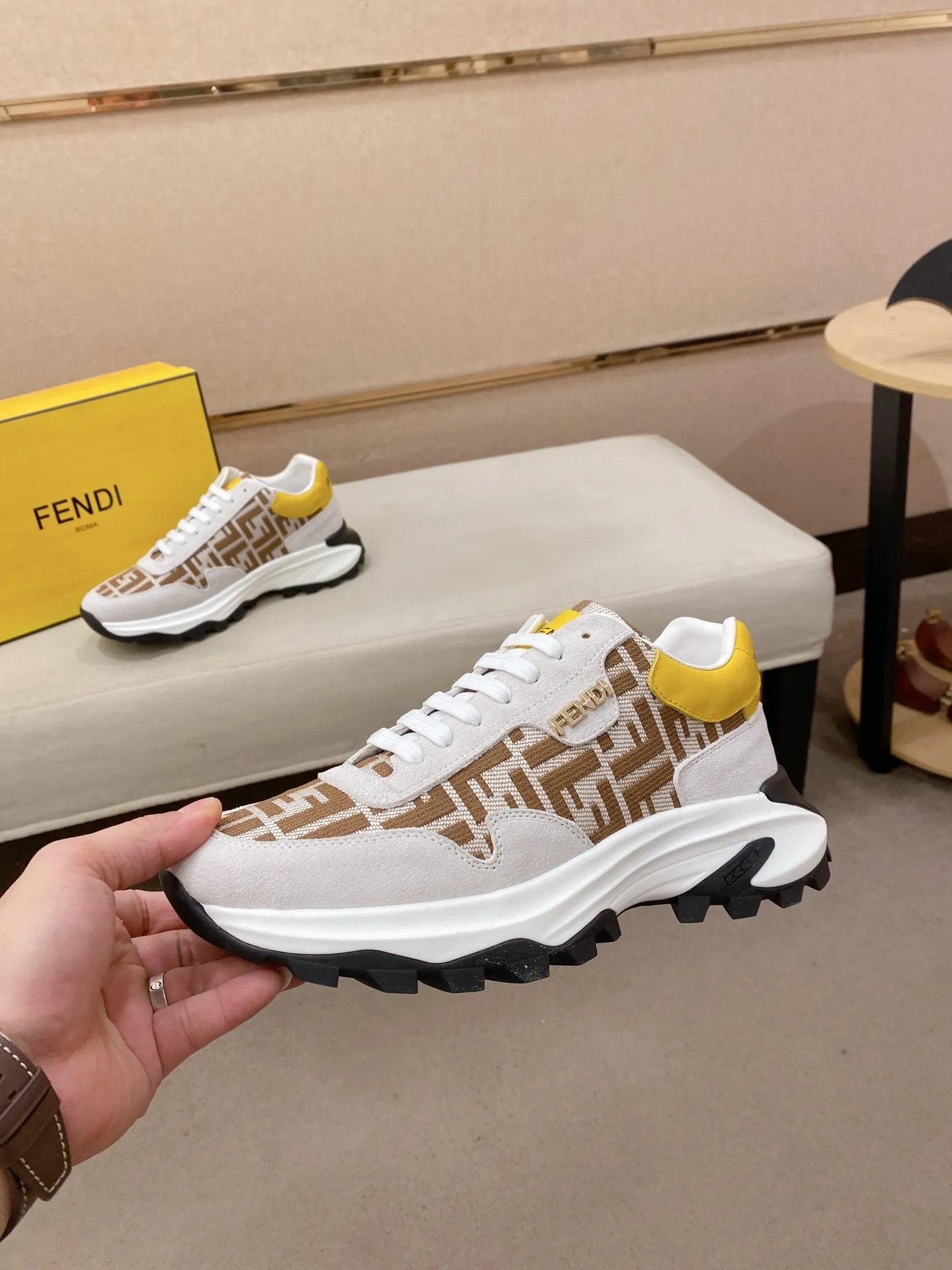 Men's shoes 💰 462💰 (fendi) New style 👊🏻 upper 🇮🇹 imported cowhide fabric 🇩🇪 lining imported sheepskin lining. The original outsole is molded to highlight the identity of every man, and the upper foot is elegant and stable🚶🏻🚶🏻The high-end custom counters reproduce the original version📯No matter the wind or rain, the shoe last remains unchanged and can withstand the verification of time🔍️,🔵 Size: 38-44